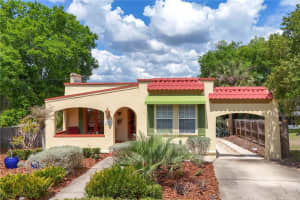 809 Poinsettia Dr, EUSTIS