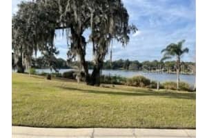 519 W Blue Water Edge Dr, EUSTIS