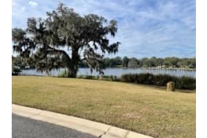 425 W Blue Water Edge Dr, EUSTIS