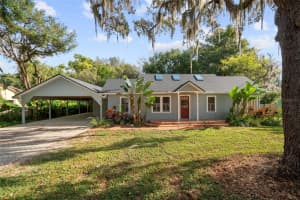 825 Oakdale St, WINDERMERE