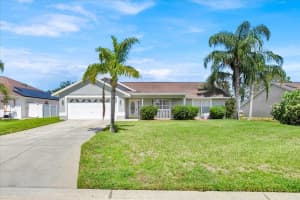 112 Azalea Dr, DAVENPORT
