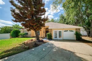 543 Pine Lake View Dr, DAVENPORT