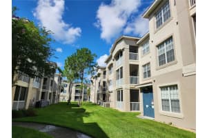 3351 Whitestone Cir #304, KISSIMMEE