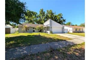 719 Regent Cir S, BRANDON
