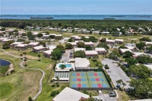 94 Spring Lake Dr #203, VERO BEACH