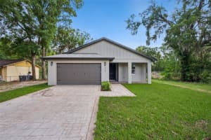420 E 10th St, APOPKA 420 E 10th St, APOPKA