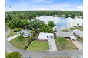 620 Lake Dr, OVIEDO