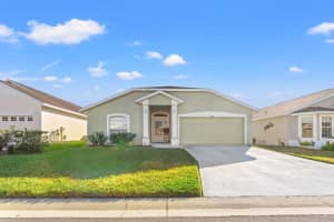 221 Prather Dr, DAVENPORT