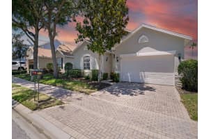 484 Windsor Pl, DAVENPORT