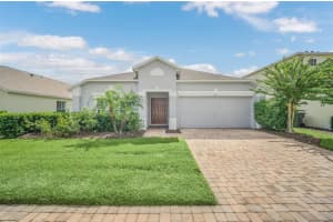 606 Balmoral Dr, DAVENPORT
