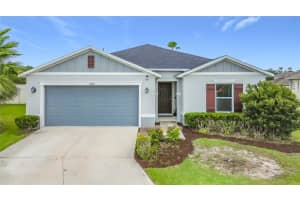 1045 Augustus Dr, DAVENPORT