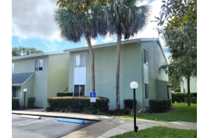 585 Fairways Cir #a, OCALA