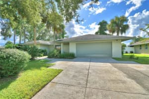 2135 Edgewater Cir, WINTER HAVEN