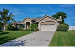 653 Hart Lake Dr, WINTER HAVEN