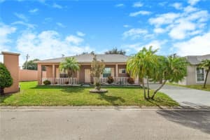 578 Reddicks Cir, WINTER HAVEN