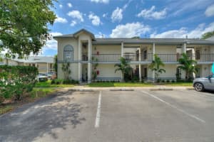 2180 San Marcos Cir Se #401, WINTER HAVEN
