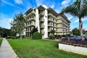 208 Lake Howard Dr Nw #104, WINTER HAVEN