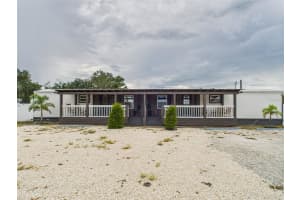 221 1st St, DAVENPORT