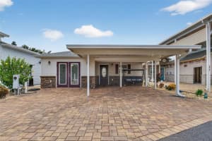 2924 St George Dr, DAVENPORT