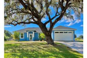 6930 Parkwood St, SEBRING