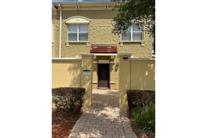 2404 Bella Vista Dr, DAVENPORT