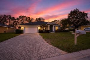 725 Country Walk Cv, EAGLE LAKE