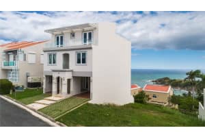 1 Shell Castle Club #78, HUMACAO