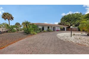 589 Commonwealth Ln, SARASOTA