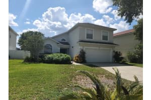 734 Pinewood Dr, DAVENPORT