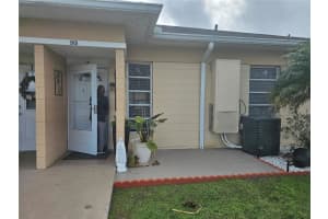 915 Club Cir, LAKESHORE