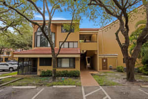 15499 Miami Lakeway N #208, MIAMI LAKES