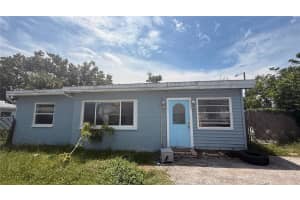 10530 Lake Dr, SEMINOLE