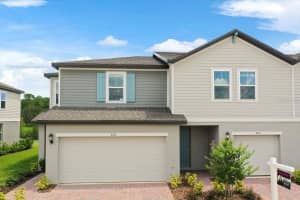 726 Legacy Dr, DAVENPORT