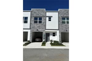 612 Trikomo Dr, DAVENPORT