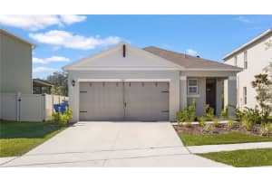 1302 Holodak Dr, DAVENPORT