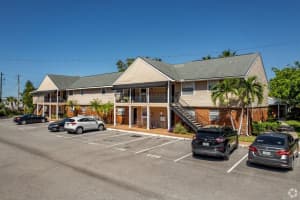 200 Country Club Dr #1007, LARGO