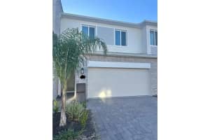 390 Bogey Dr, DAVENPORT