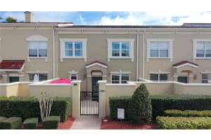 2726 Bella Vista Dr, DAVENPORT