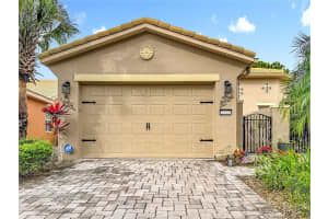 2711 Palm Tree Dr, KISSIMMEE
