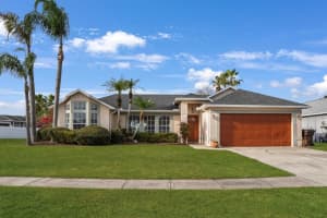2421 Queenswood Cir, KISSIMMEE