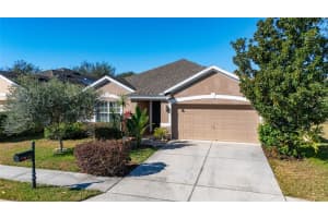 3421 Cortland Dr, DAVENPORT