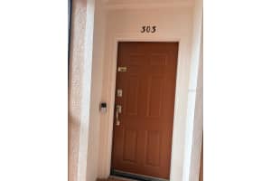 1357 Venezia Ct #303, DAVENPORT