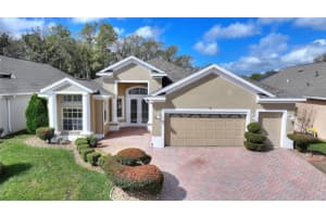 225 Cunningham Dr, DAVENPORT