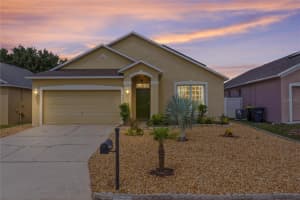 422 Graystone Blvd, DAVENPORT