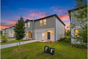 3660 Spire Dr, DAVENPORT