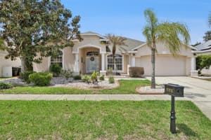 551 Prestwick Dr, DAVENPORT
