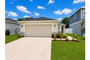 1084 Papaya Cir, DAVENPORT