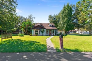 1703 Main St, VALRICO