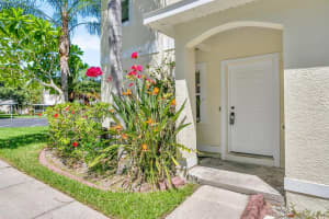 74 Emerald Bay Dr, OLDSMAR