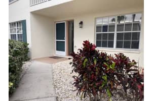 201 Silver Lake Dr #101, VENICE